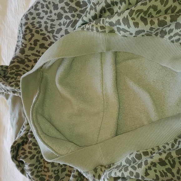 American Eagle Amm...Mazingly Soft Sage Leopard Print LSlv 1/4 Zip Sz. XS Hoodie - Picture 9 of 12